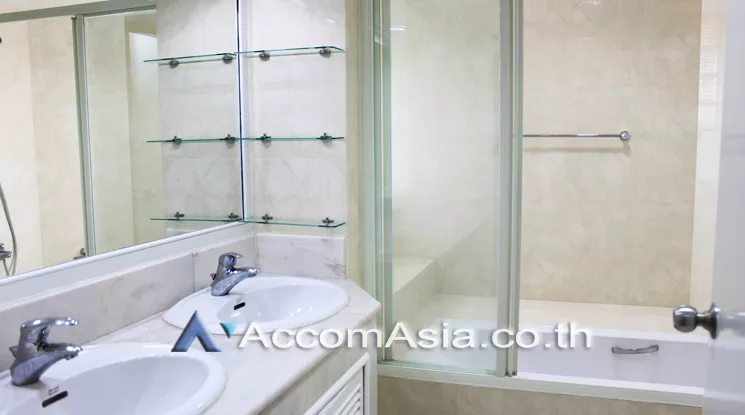 7  2 br Apartment For Rent in Ploenchit ,Bangkok BTS Ratchadamri at High rise and Peaceful AA22585