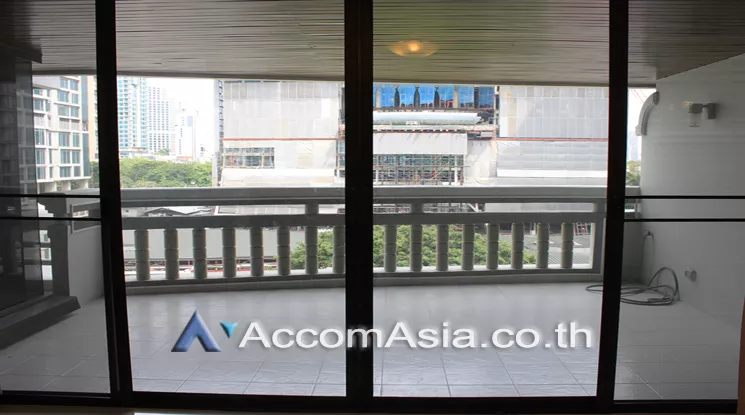 8  2 br Apartment For Rent in Ploenchit ,Bangkok BTS Ratchadamri at High rise and Peaceful AA22585