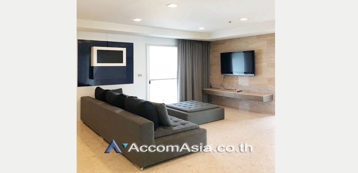 unit 3 Bedrooms  Condominium For Rent in Sukhumvit, Bangkok  near BTS Ekkamai (AA22588)