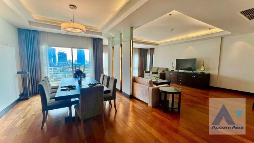 unit 4 Bedrooms  Apartment For Rent in Ploenchit, Bangkok  near BTS Ploenchit (AA22596)