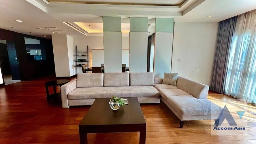 unit 4 Bedrooms  Apartment For Rent in Ploenchit, Bangkok  near BTS Ploenchit (AA22596)