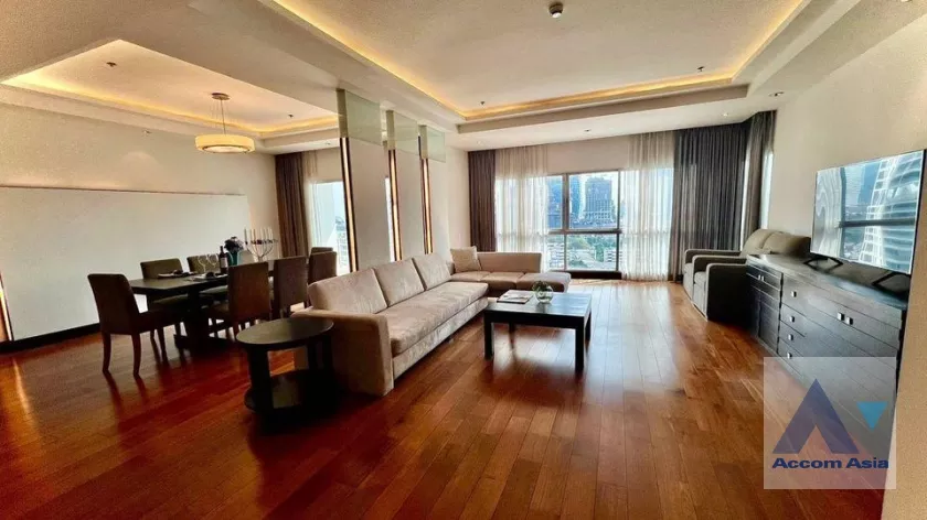  4 Bedrooms  Apartment For Rent in Ploenchit, Bangkok  near BTS Ploenchit (AA22596)