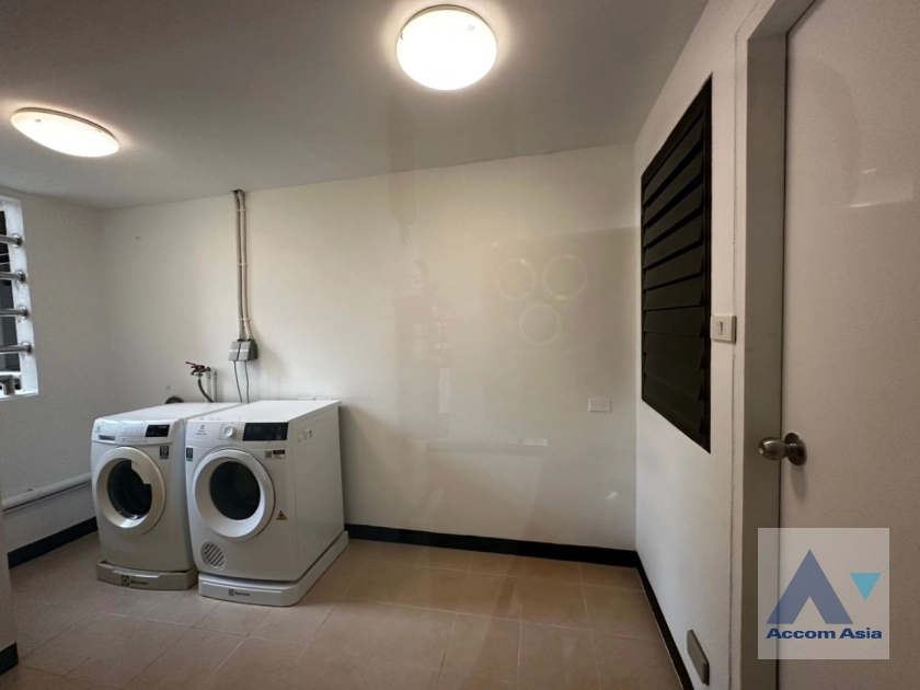 24  3 br Apartment For Rent in Sukhumvit ,Bangkok BTS Asok - MRT Sukhumvit at Warm Family Atmosphere 2016801