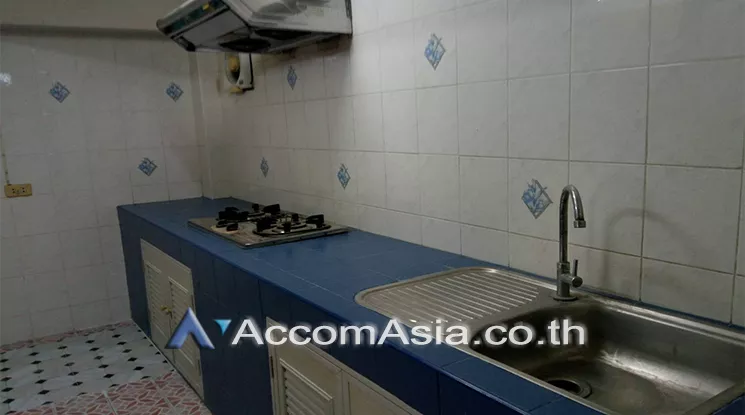 Home Office |  2 Bedrooms  Townhouse For Rent in Sathorn, Bangkok  near BTS Chong Nonsi (AA22624)