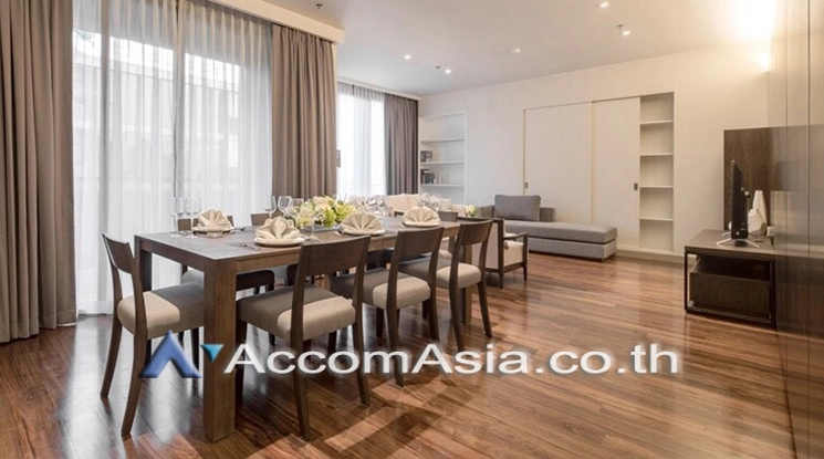  4 Bedrooms  Apartment For Rent in Sukhumvit, Bangkok  near BTS Phrom Phong (AA22653)
