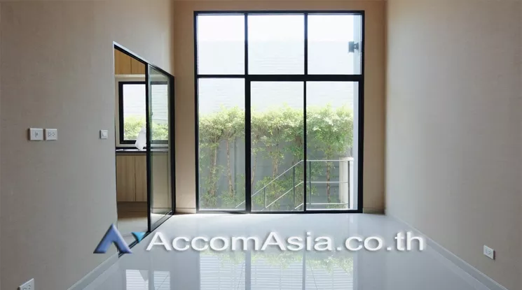 Pet friendly |  3 Bedrooms  Townhouse For Sale in Sathorn, Bangkok  (AA22665)
