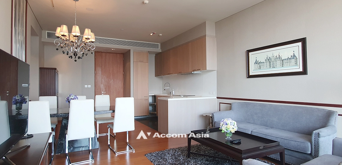 unitVintage-style condo in Sathorn with city view and separate kitchen (AA22681)