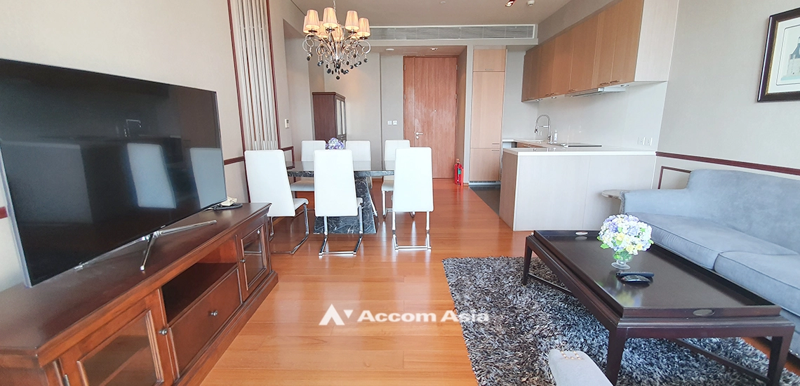 unitVintage-style condo in Sathorn with city view and separate kitchen (AA22681)