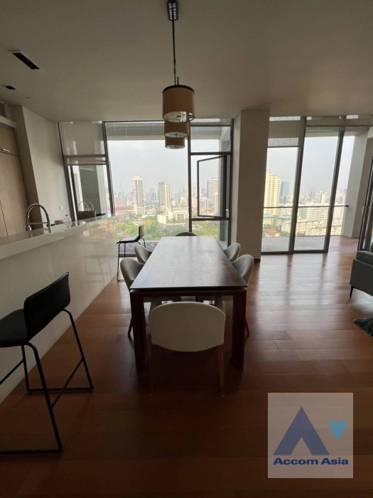 unitDuplex Condo |  Bright condominium with spacious layout and soft-toned design (AA22685)