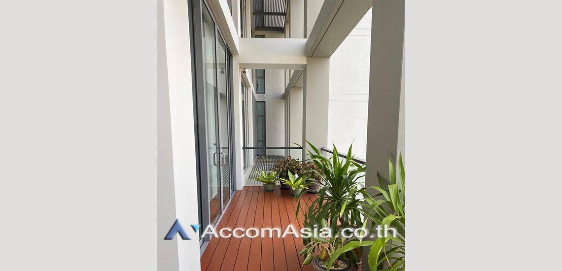 unitDuplex Condo |  Modern condominium with warm interiors and greenery views in Sathorn (AA22687)