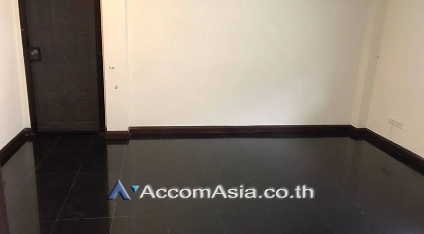  1  4 br House for rent and sale in Pattanakarn ,Bangkok BTS On Nut at Panya Pattanakarn Village AA22693