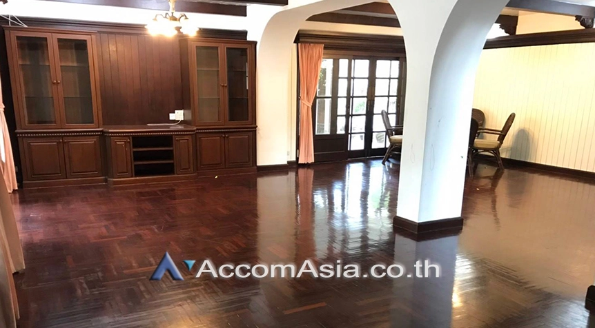  4 Bedrooms  House For Rent in Pattanakarn, Bangkok  near BTS On Nut (AA22693)