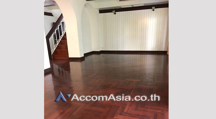 7  4 br House for rent and sale in Pattanakarn ,Bangkok BTS On Nut at Panya Pattanakarn Village AA22693