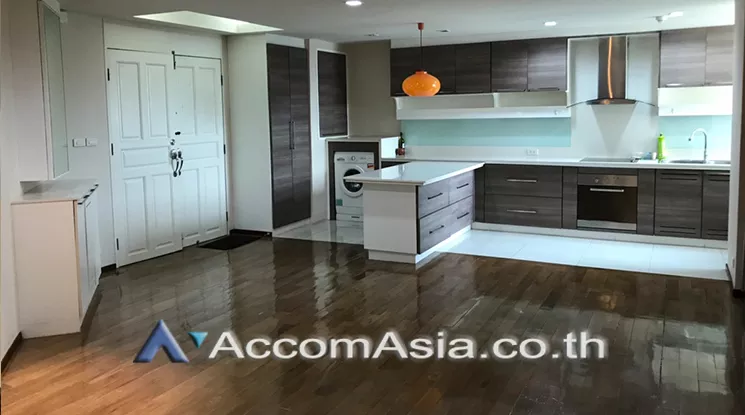  2 Bedrooms  Condominium For Sale in Sukhumvit, Bangkok  near BTS Ekkamai (AA22703)