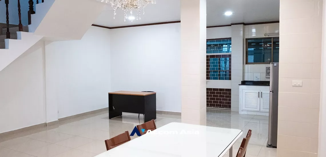 5  3 br Townhouse for rent and sale in Sukhumvit ,Bangkok BTS Phra khanong AA22720