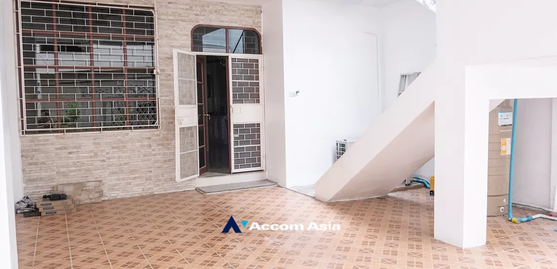 15  3 br Townhouse for rent and sale in Sukhumvit ,Bangkok BTS Phra khanong AA22720