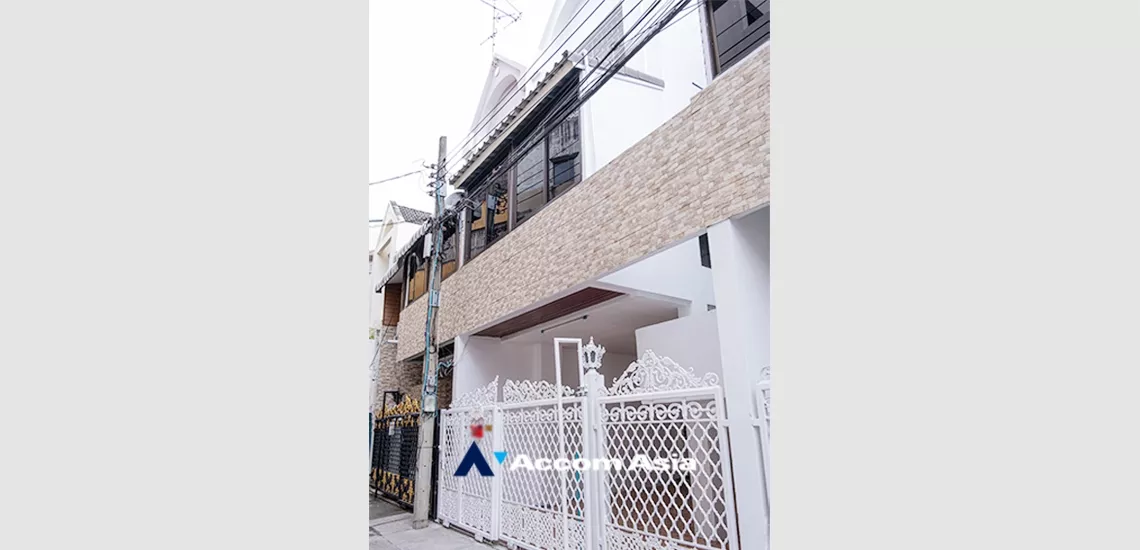 unitHome Office |  3 Bedrooms  Townhouse For Rent & Sale in Sukhumvit, Bangkok  near BTS Phra khanong (AA22720)