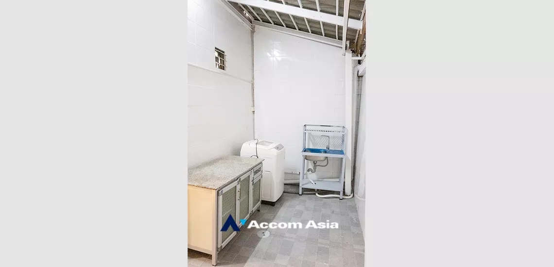 14  3 br Townhouse for rent and sale in Sukhumvit ,Bangkok BTS Phra khanong AA22720