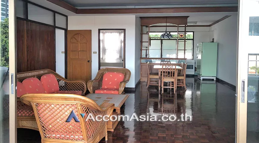 unit 3 Bedrooms  Apartment For Rent in Sukhumvit, Bangkok  near BTS Phrom Phong (AA22728)