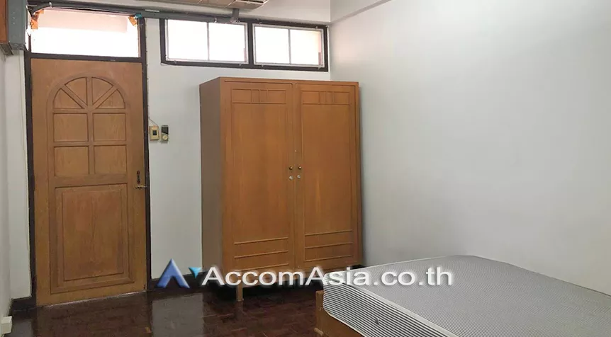 unit 3 Bedrooms  Apartment For Rent in Sukhumvit, Bangkok  near BTS Phrom Phong (AA22728)
