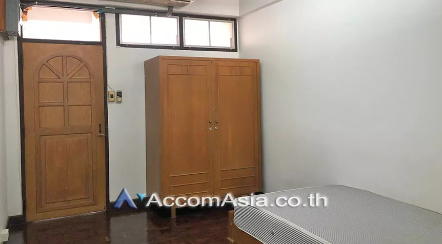  1  3 br Apartment For Rent in Sukhumvit ,Bangkok BTS Phrom Phong at Living with Private Environment   AA22728