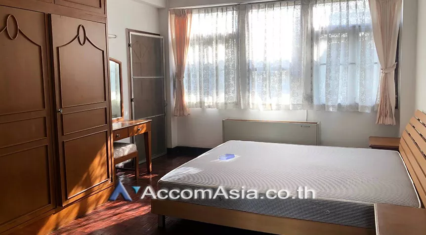 5  3 br Apartment For Rent in Sukhumvit ,Bangkok BTS Phrom Phong at Living with Private Environment   AA22728