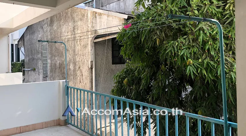 8  3 br Apartment For Rent in Sukhumvit ,Bangkok BTS Phrom Phong at Living with Private Environment   AA22728