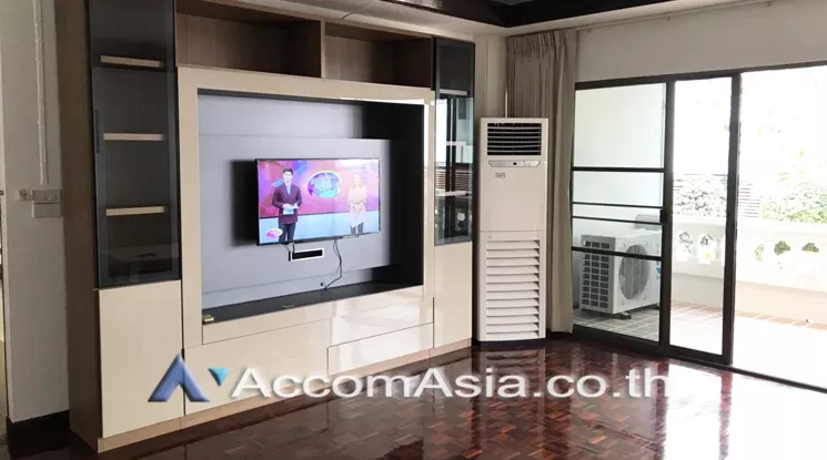  1  3 br Apartment For Rent in Sukhumvit ,Bangkok BTS Phrom Phong at Living with Private Environment   AA22729