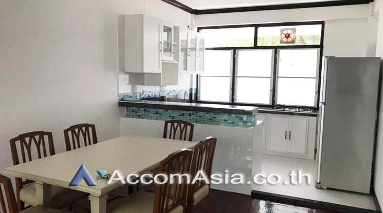 unitPet friendly |  3 Bedrooms  Apartment For Rent in Sukhumvit, Bangkok  near BTS Phrom Phong (AA22729)