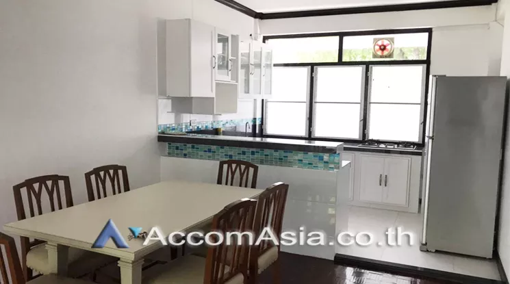  1  3 br Apartment For Rent in Sukhumvit ,Bangkok BTS Phrom Phong at Living with Private Environment   AA22729