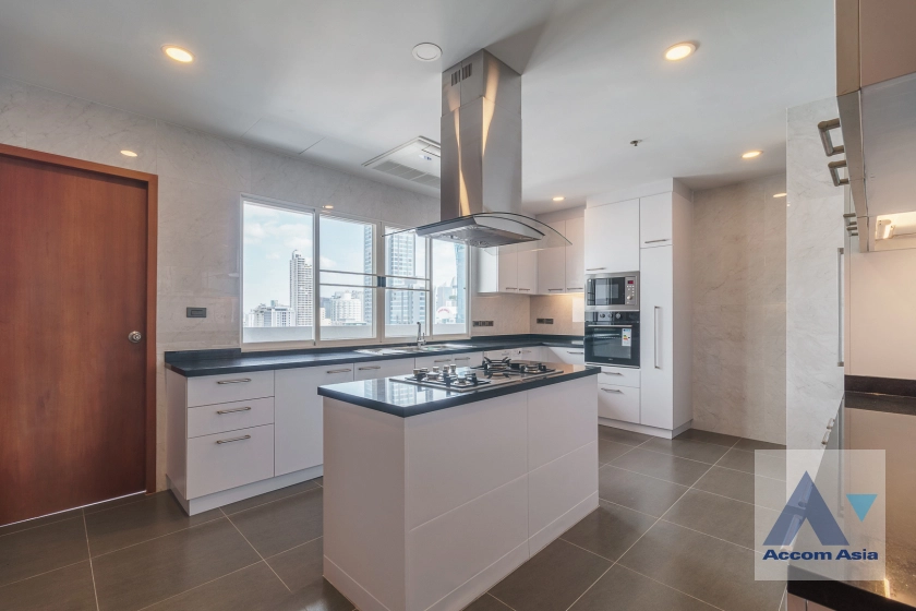  1  4 br Apartment For Rent in Sukhumvit ,Bangkok BTS Nana at Fully Furnished Apartment, Only 2 mins walk to BTS AA22746