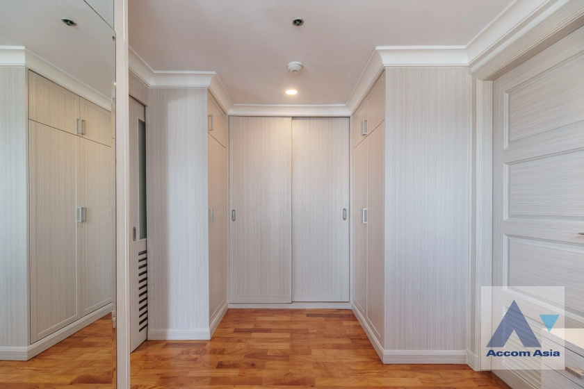 18  4 br Apartment For Rent in Sukhumvit ,Bangkok BTS Nana at Fully Furnished Apartment, Only 2 mins walk to BTS AA22746