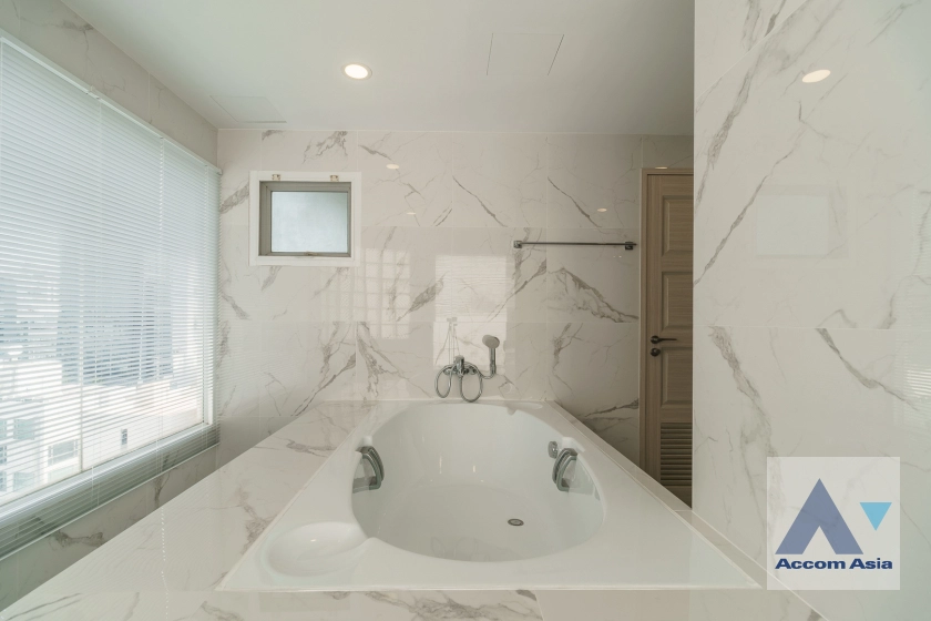 21  4 br Apartment For Rent in Sukhumvit ,Bangkok BTS Nana at Fully Furnished Apartment, Only 2 mins walk to BTS AA22746