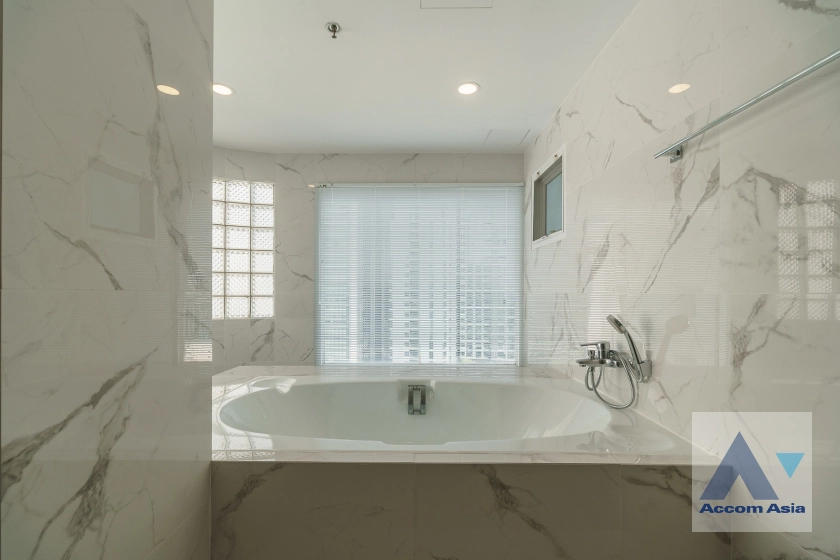 22  4 br Apartment For Rent in Sukhumvit ,Bangkok BTS Nana at Fully Furnished Apartment, Only 2 mins walk to BTS AA22746