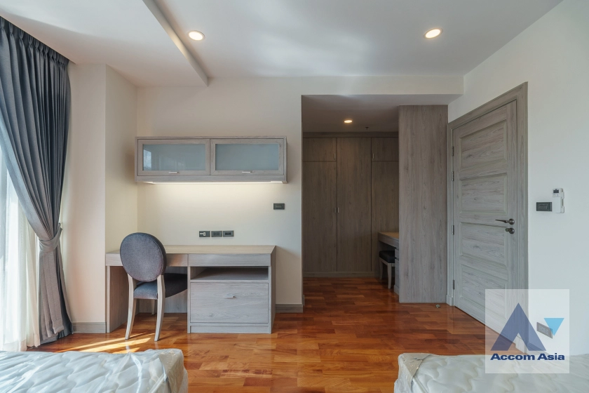 25  4 br Apartment For Rent in Sukhumvit ,Bangkok BTS Nana at Fully Furnished Apartment, Only 2 mins walk to BTS AA22746