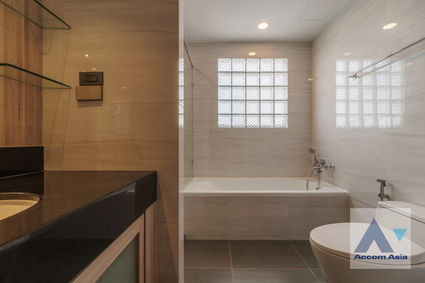 34  4 br Apartment For Rent in Sukhumvit ,Bangkok BTS Nana at Fully Furnished Apartment, Only 2 mins walk to BTS AA22746