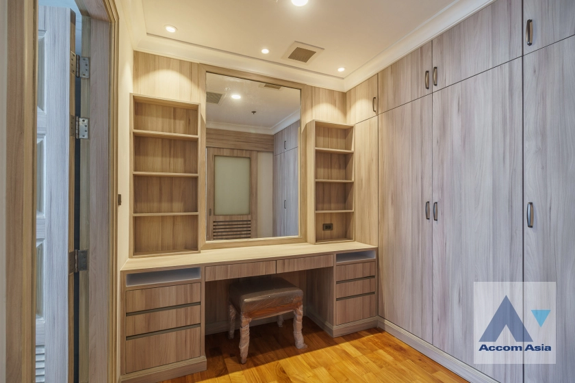 33  4 br Apartment For Rent in Sukhumvit ,Bangkok BTS Nana at Fully Furnished Apartment, Only 2 mins walk to BTS AA22746