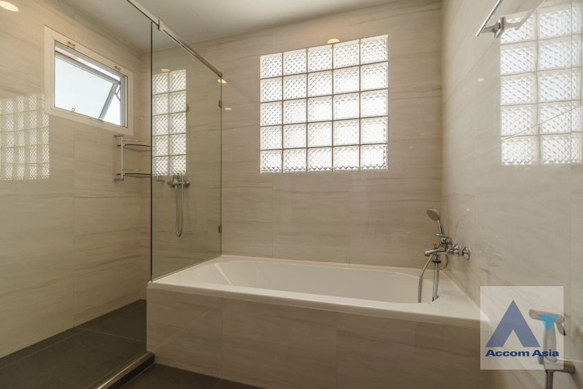 35  4 br Apartment For Rent in Sukhumvit ,Bangkok BTS Nana at Fully Furnished Apartment, Only 2 mins walk to BTS AA22746