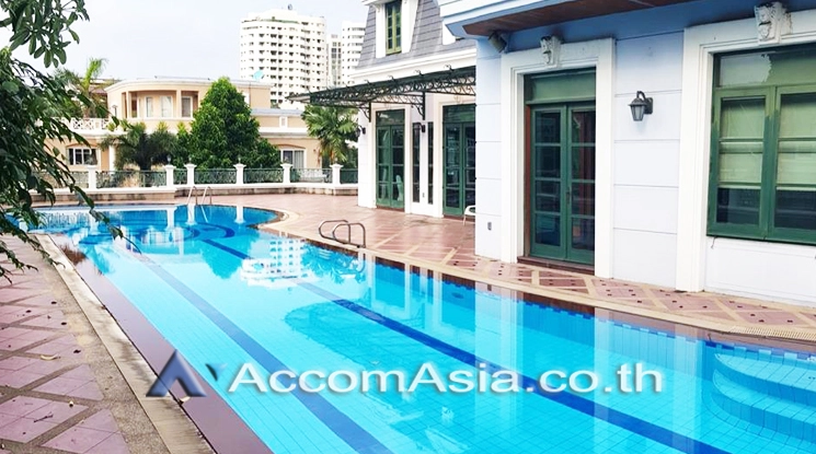 Garden, Private Swimming Pool, Pet friendly |  5 Bedrooms  House For Rent in Sukhumvit, Bangkok  near BTS Ekkamai (AA22749)