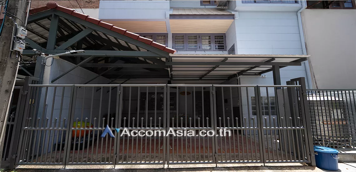 11  3 br Townhouse For Rent in Sukhumvit ,Bangkok BTS Nana AA22772