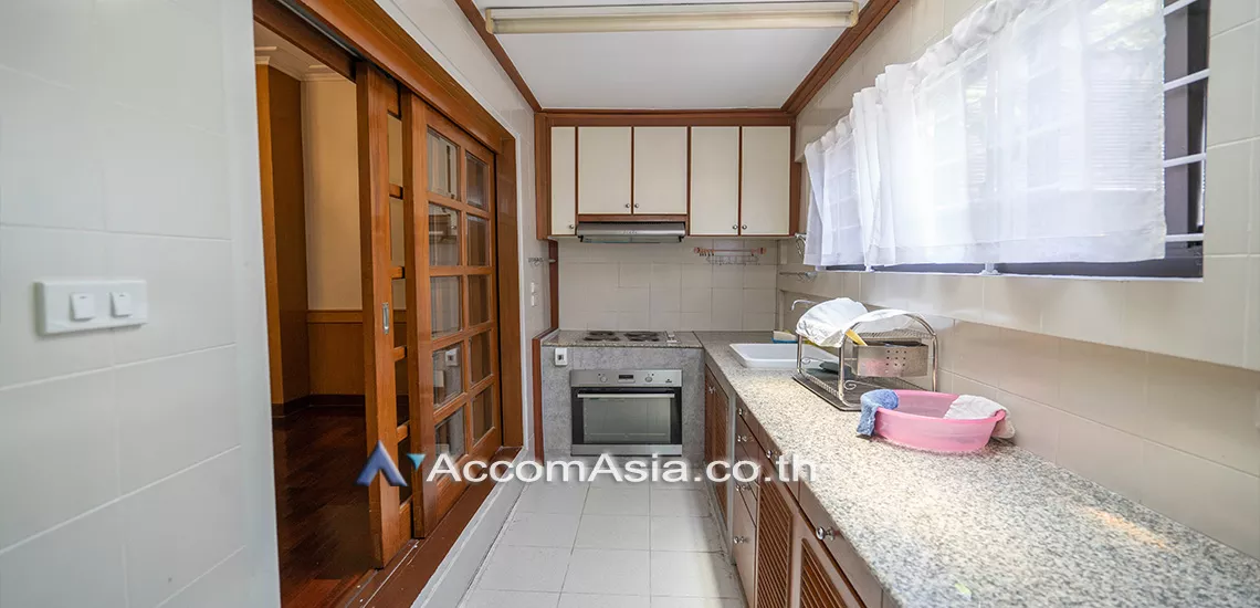 Home Office |  3 Bedrooms  Townhouse For Rent in Sukhumvit, Bangkok  near BTS Nana (AA22772)