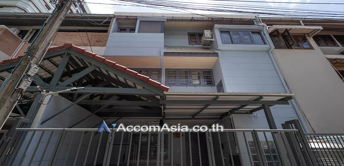 10  3 br Townhouse For Rent in Sukhumvit ,Bangkok BTS Nana AA22772