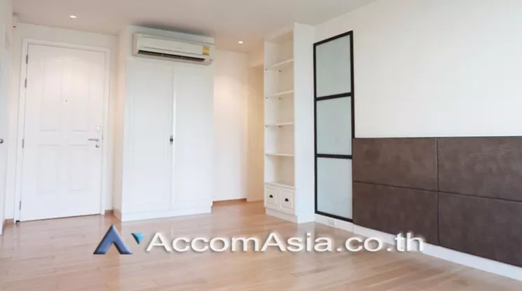  1 Bedroom  Condominium For Sale in Sukhumvit, Bangkok  near BTS Ekkamai (AA22778)
