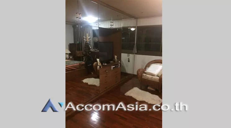  2 Bedrooms  Condominium For Sale in Phaholyothin, Bangkok  near BTS Ari (AA68229)