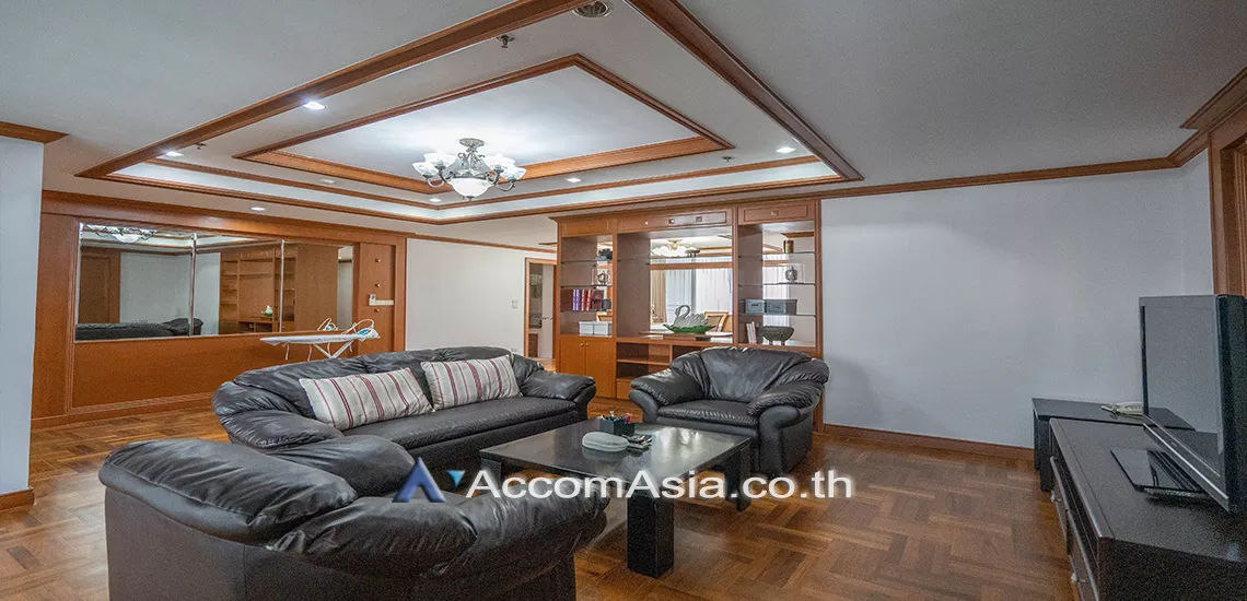  3 Bedrooms  Apartment For Rent in Sukhumvit, Bangkok  near BTS Thong Lo (AA22801)