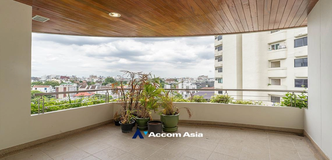 5  3 br Apartment for rent and sale in Sukhumvit ,Bangkok BTS Ekkamai at Low-rise Apartment, Only 1,000m to BTS AA22802