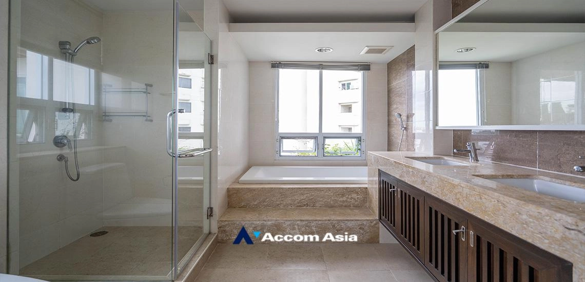 12  3 br Apartment for rent and sale in Sukhumvit ,Bangkok BTS Ekkamai at Low-rise Apartment, Only 1,000m to BTS AA22802
