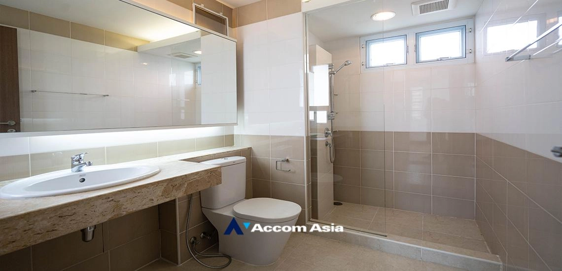 13  3 br Apartment for rent and sale in Sukhumvit ,Bangkok BTS Ekkamai at Low-rise Apartment, Only 1,000m to BTS AA22802