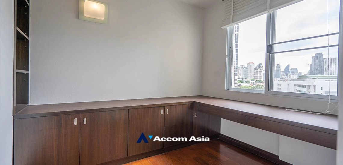 10  3 br Apartment for rent and sale in Sukhumvit ,Bangkok BTS Ekkamai at Low-rise Apartment, Only 1,000m to BTS AA22802