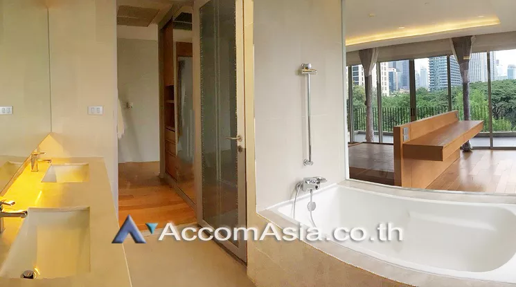  3 Bedrooms  Apartment For Rent in Ploenchit, Bangkok  near BTS Chitlom (AA22810)